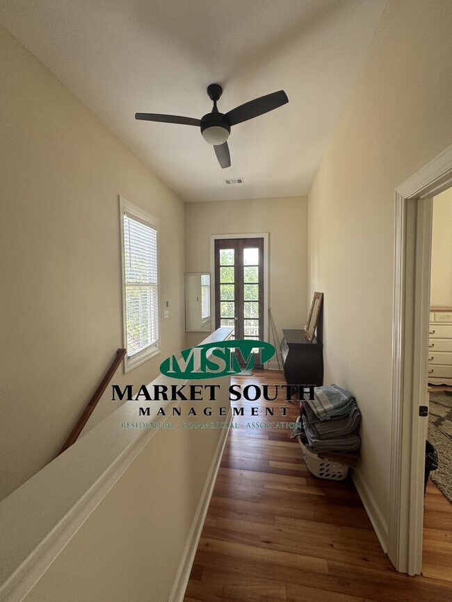 Building Photo - *REDUCED* FURNISHED RENTAL ON HENRY