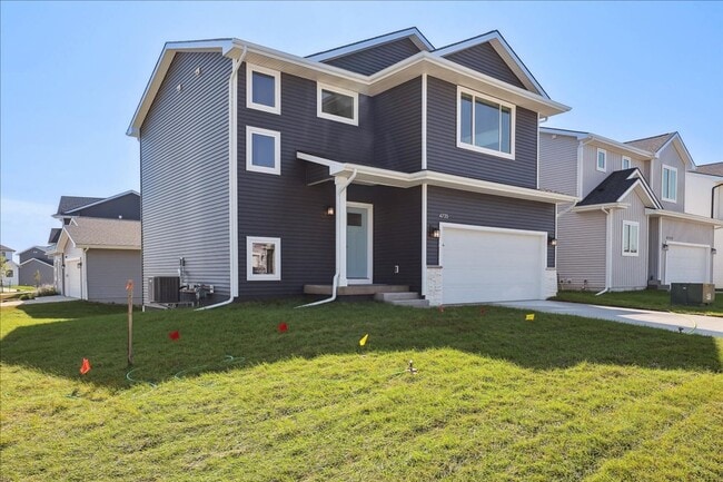 Building Photo - Beautiful! 3 bedroom 3 bathroom Single-Family Home in Urbandale, IA