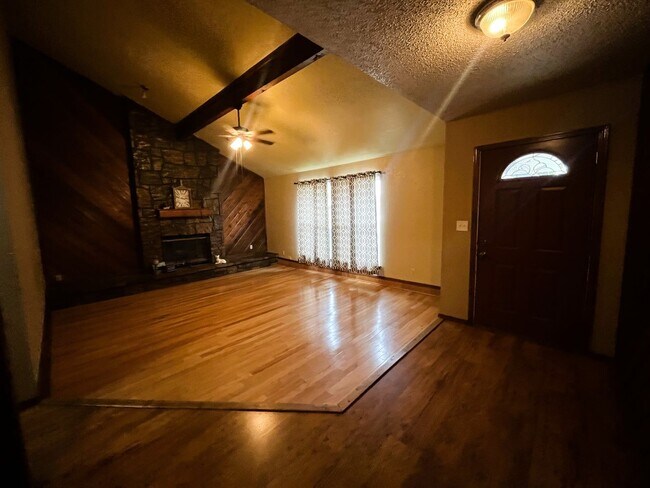 Building Photo - 5408 Embers Dr