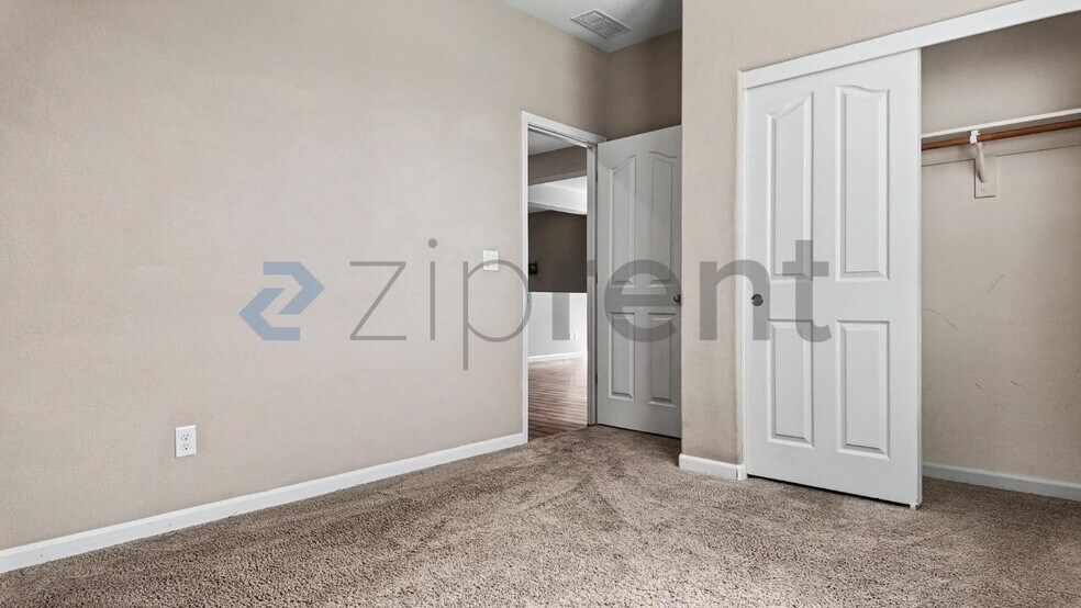 Building Photo - Unit