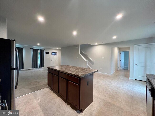 Building Photo - 255 Severna Pkwy