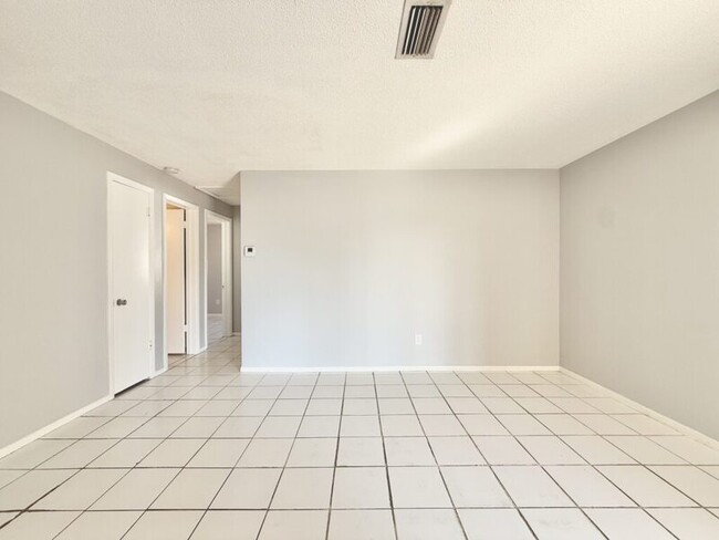 Building Photo - 972 San Christopher Dr