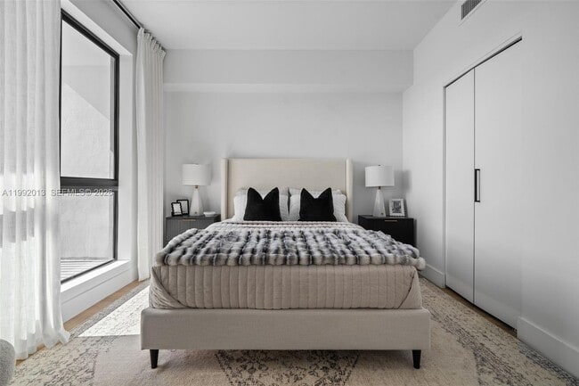 Building Photo - 2479 NE 192 St