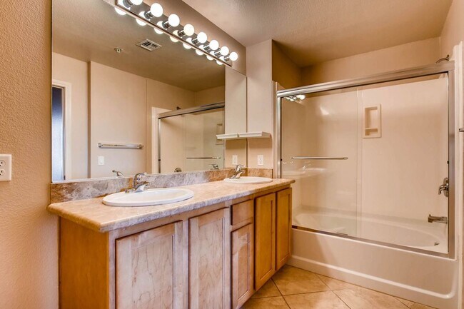 Building Photo - 67 E Agate Ave