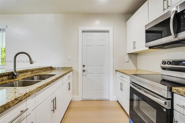 Building Photo - 532 SW 79th Ave