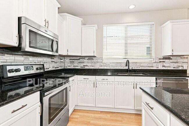 Building Photo - 1711 W Paisley Dr