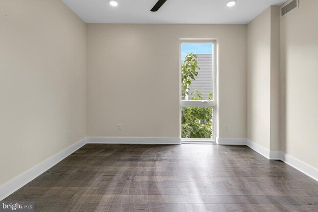 Building Photo - 1868 Frankford Ave