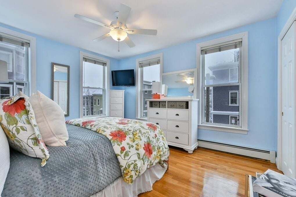 Building Photo - 544 E 8th St