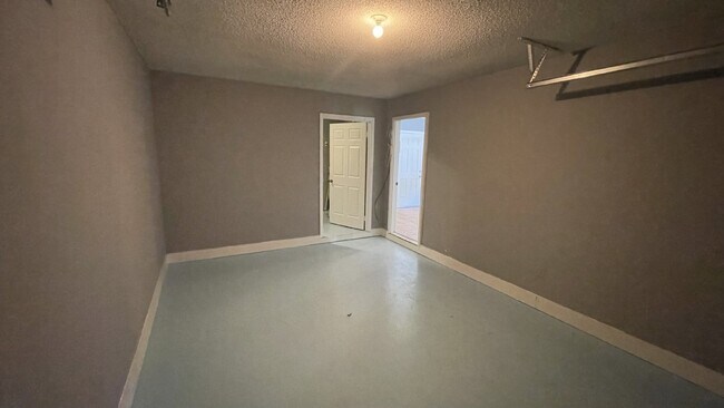 Building Photo - Home For Rent