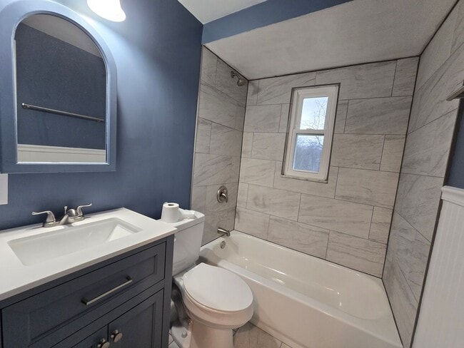 Building Photo - 2 Bedroom Home - Plum School District - Available February!