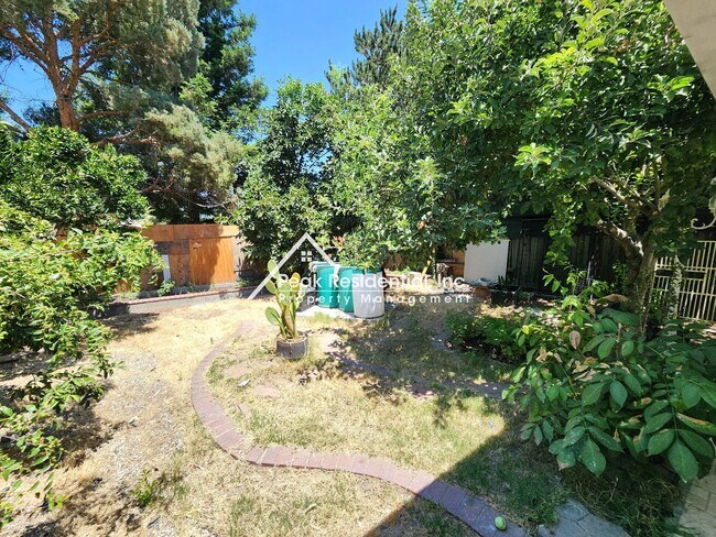 Building Photo - Spacious Stockton 5bd/3ba back up to Elkhorn Golf Club