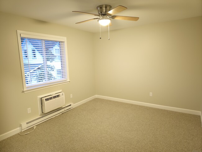 Building Photo - 24 Glenwood Ave