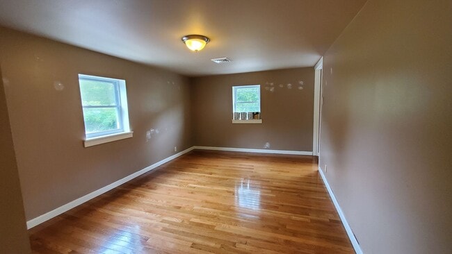 Building Photo - 4 Bedroom House for Rent