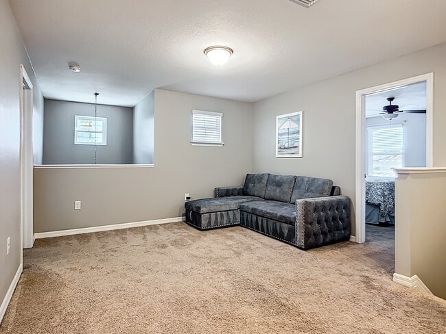 Building Photo - 3009 Esmeralda Dr