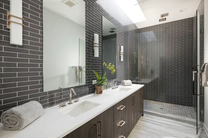 Building Photo - 22 E Elm St