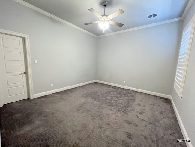 Building Photo - EXQUISITE HOME IN ST. CHARLES COURT OF NOR...