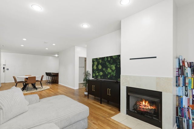 Building Photo - 5300 N Lincoln Ave