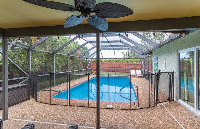 Building Photo - 7460 San Clemente Pl
