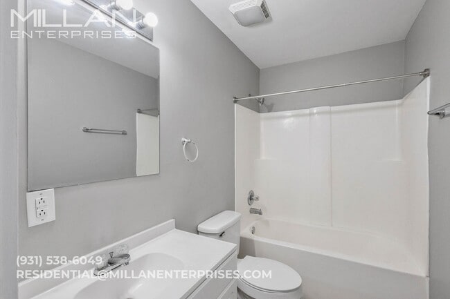 Building Photo - Charming 2BR Cottage Near Downtown Clarksville