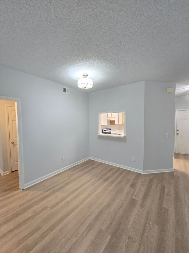 Building Photo - HAMPTON PLACE - First Floor condo near Pin...