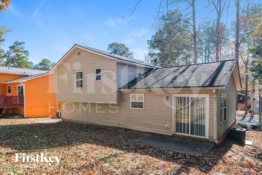 Building Photo - 680 Springhollow Ln SW