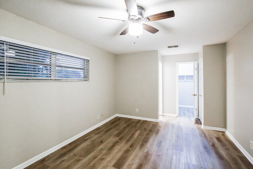 Building Photo - 12695 Westport Cir