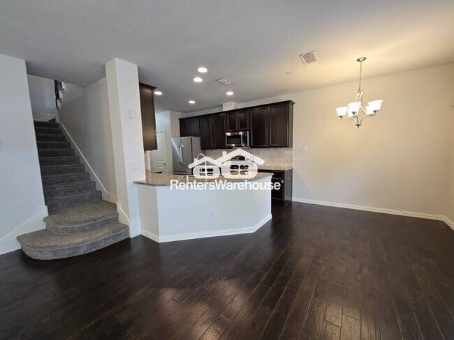 Building Photo - MOVE IN READY - Spacious 2-story townhouse...