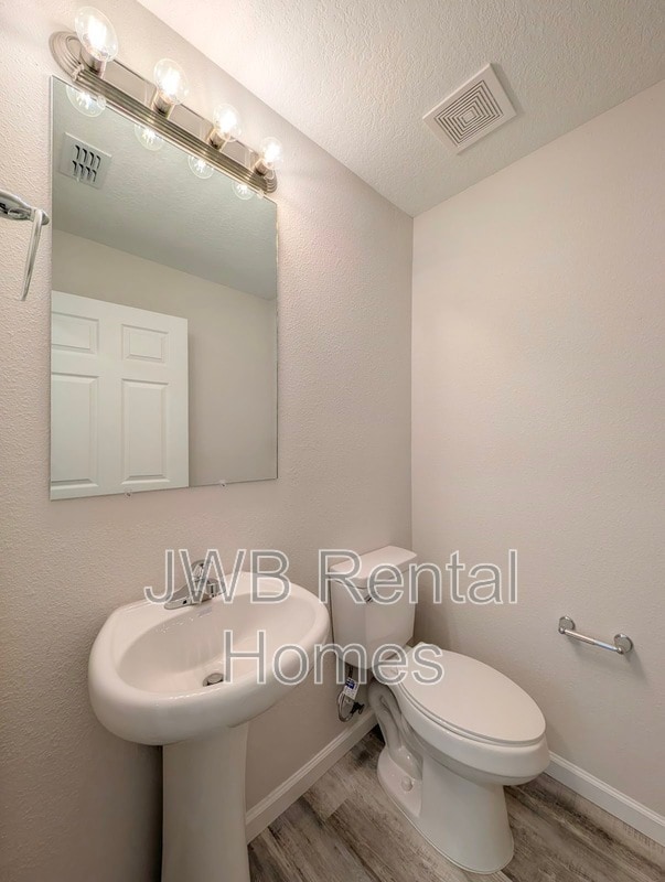 Building Photo - 9027 Cocoa Ave