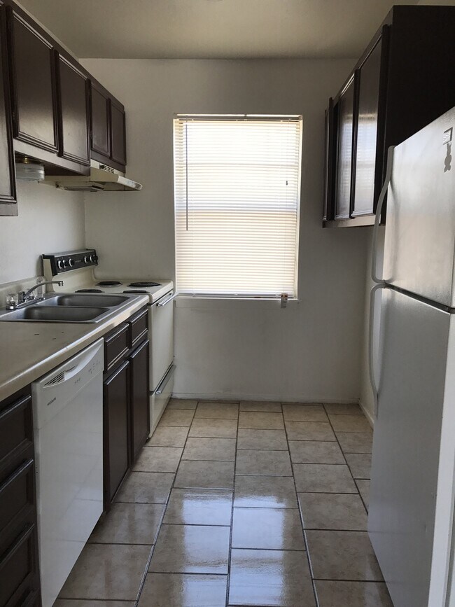Building Photo - Very Nice 2 Bedoom Apartment at Mirabella ...