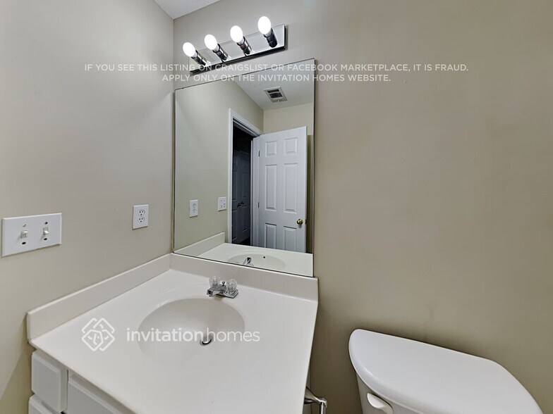 Building Photo - 1653 Broomfield Way