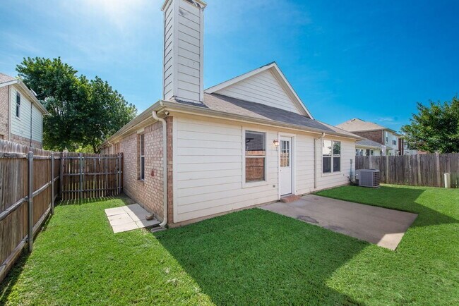 Building Photo - 8420 Silverbell Ln