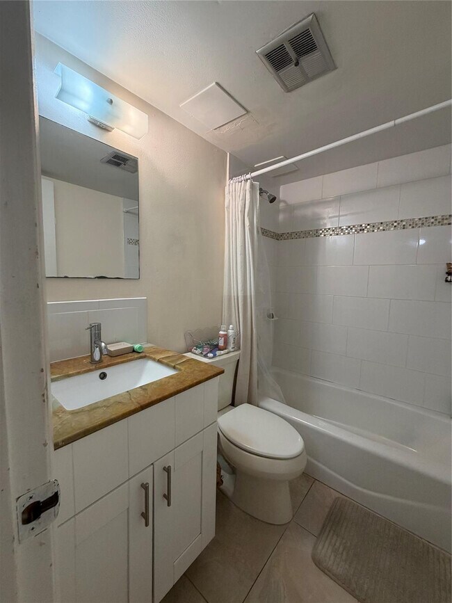 Building Photo - 7173 Orange Dr