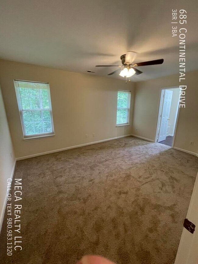 Building Photo - 685 Continental Dr