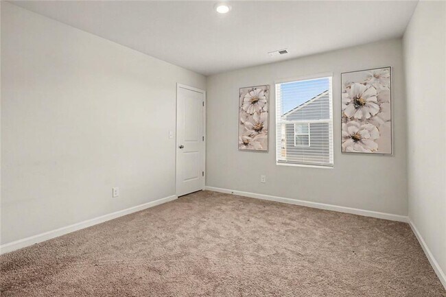 Building Photo - 318 Sandy Creek Dr