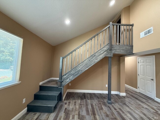 Building Photo - 666 Belvedere Dr