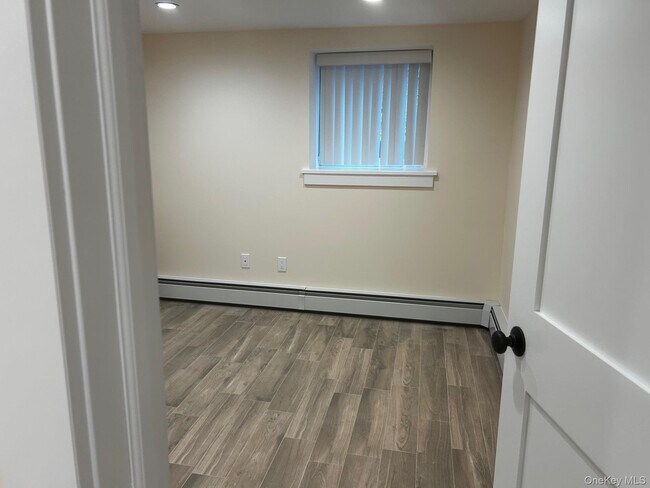 Building Photo - 65 Linwood Rd N