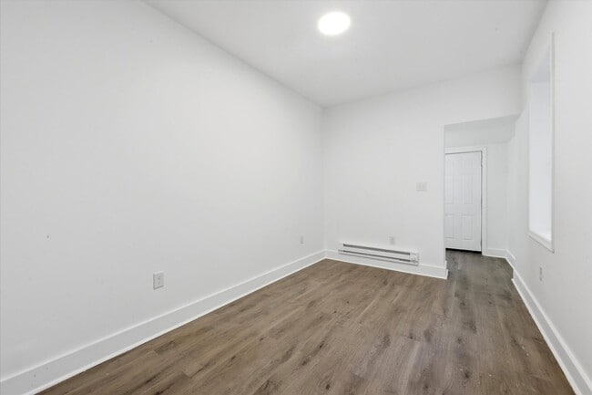 Building Photo - 2BR/3BA House | Central AC | Fast Approval