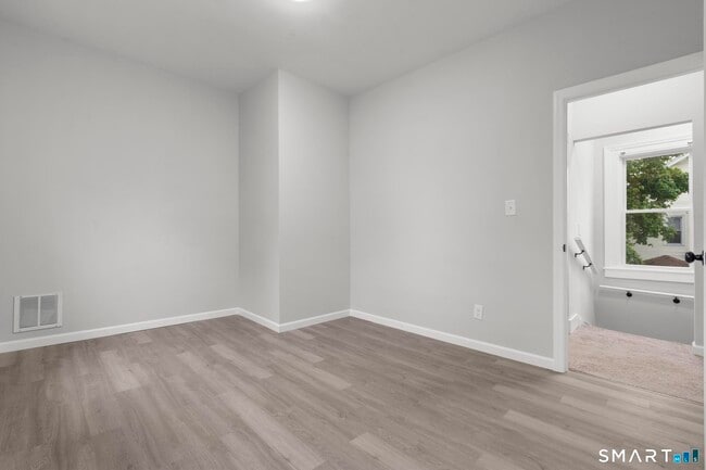 Building Photo - 20 Waverly St