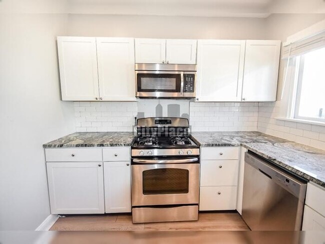 Building Photo - 752 Cottage Ave