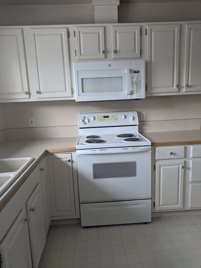 Building Photo - Mercer Island 2 bedroom Condo