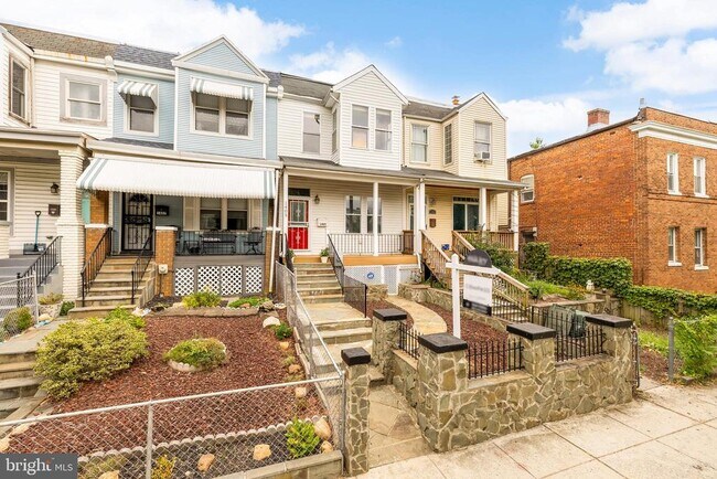 Building Photo - 1405 Montello Ave NE
