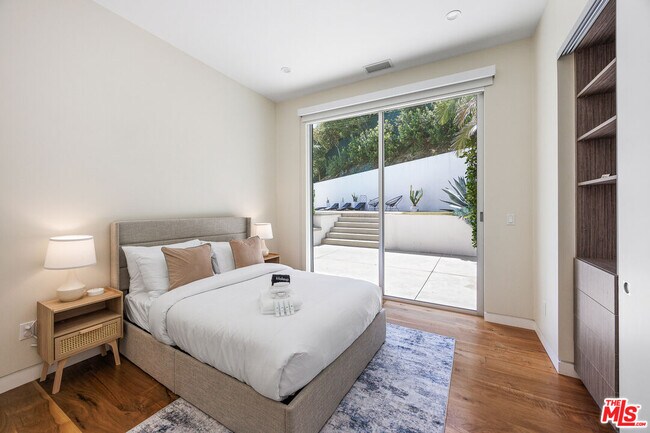 Building Photo - 3542 Knobhill Dr