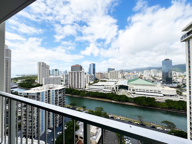 Building Photo - Pet Friendly, Furnished Waikiki Condo with...