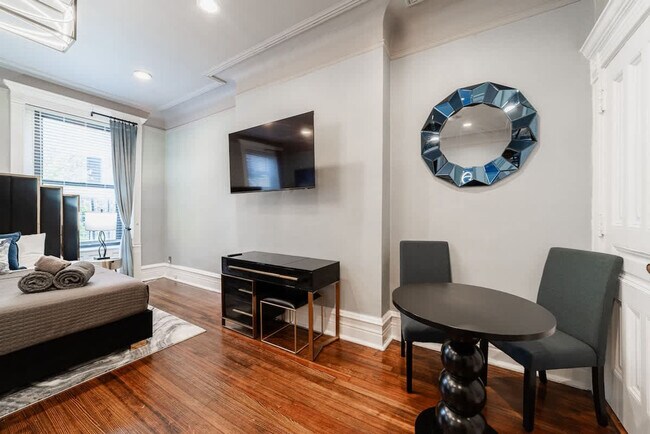 Building Photo - 68 E Cedar St