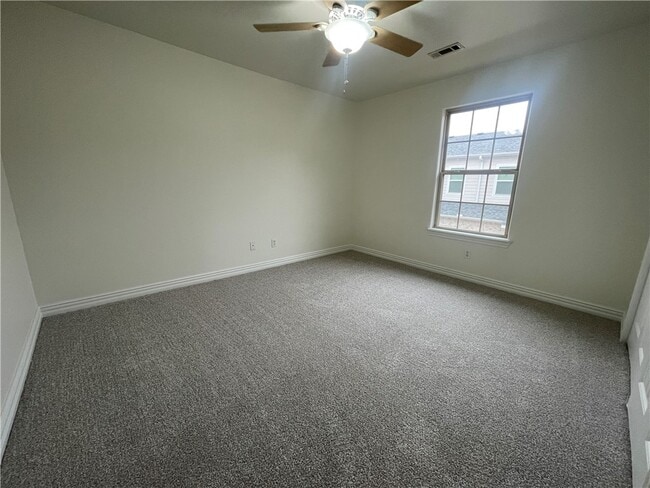 Building Photo - 2814 Vly W Ct