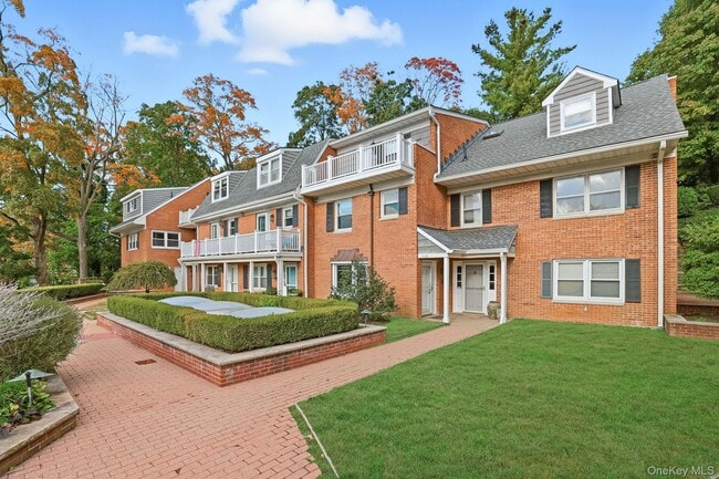 Primary Photo - 1068 Boston Post Rd