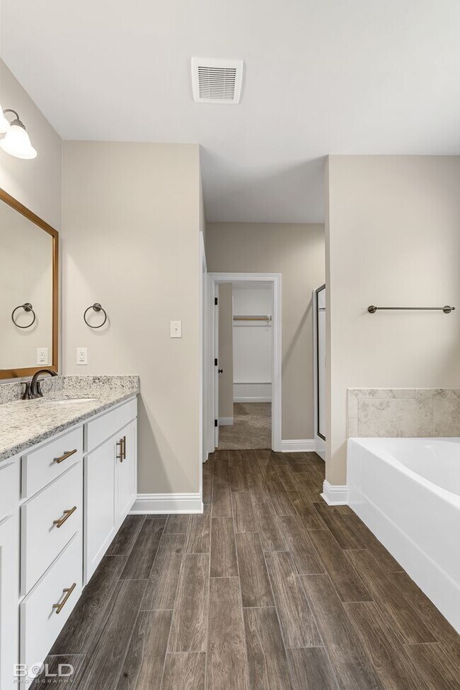 Building Photo - Beautiful 3 bedrooms 2 bathrooms