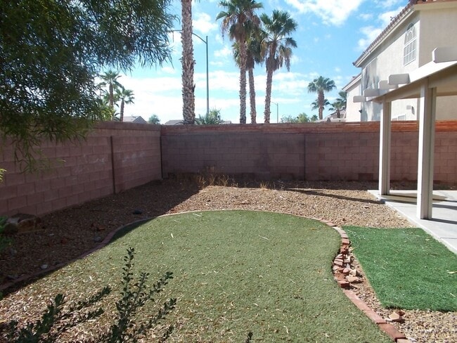 Building Photo - Spacious 4-Bedroom, 2.5-Bathroom Home – Fr...