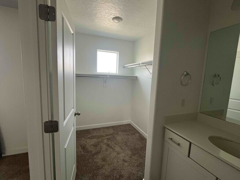 Building Photo - 8595 W Bowie Dr