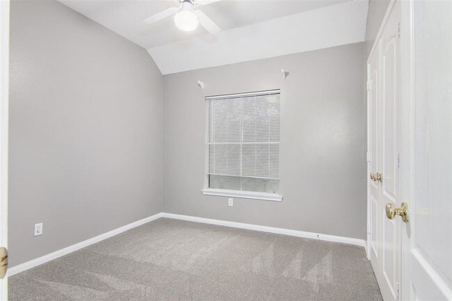 Building Photo - 2117 Enchanted Lake Dr